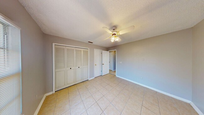 Building Photo - 3 Bed / 2 Bath Home In Deltona Available NOW!!