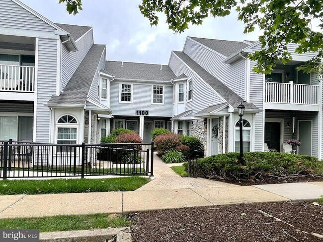 Building Photo - 1104 Mews Dr