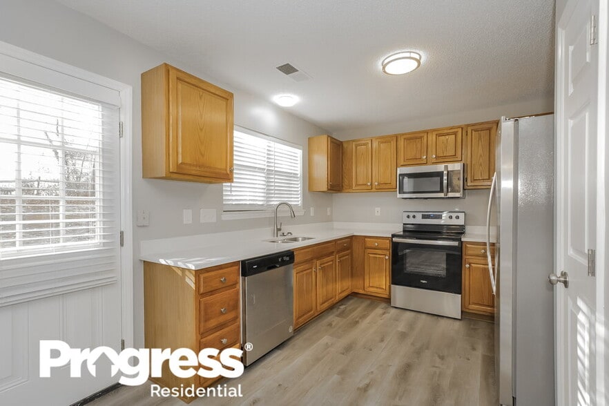 Building Photo - 2601 Clarencefield Dr