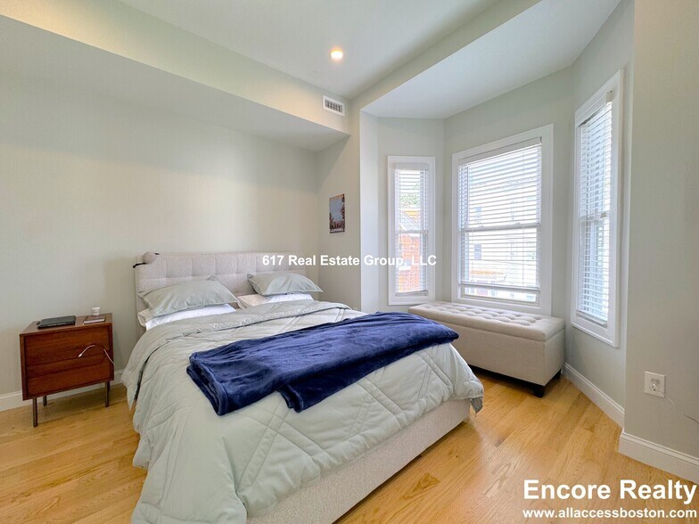 Building Photo - 58 E Springfield St