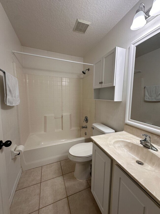 Building Photo - Palm Coast Charm