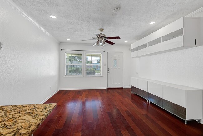 Building Photo - 116 Tarpon Ave