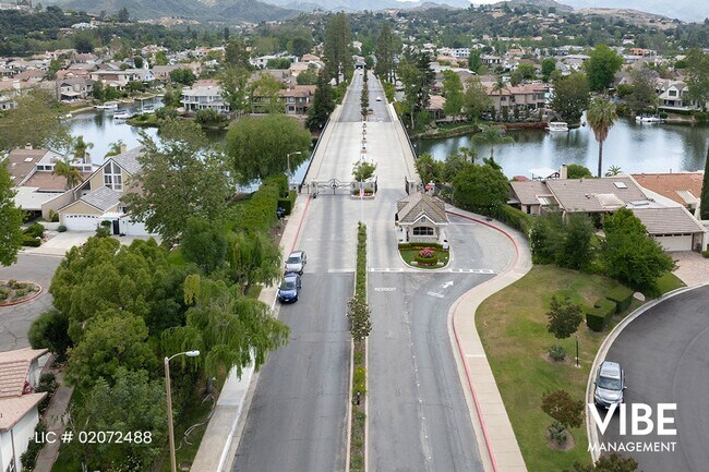 Building Photo - Gorgeous GUARD GATED Westlake Island 3+3 h...