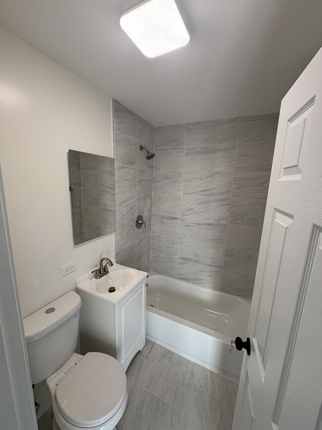 Building Photo - 1849 Central Dr