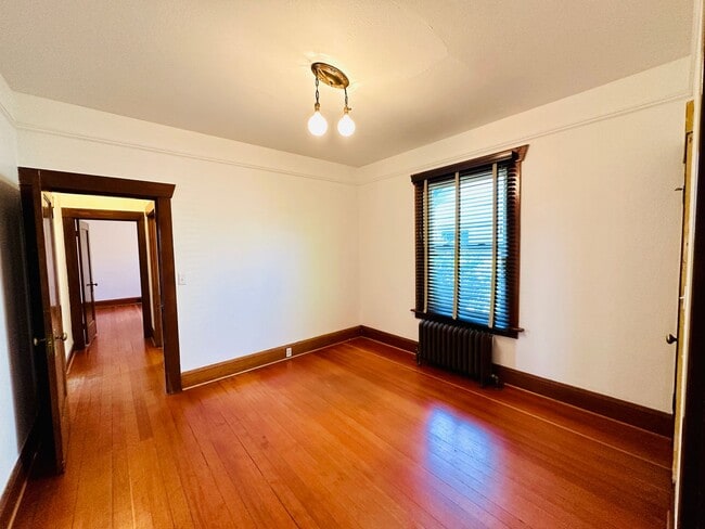 Building Photo - Beacon Hill - "Pretty in Pink" 2 Bedroom /...