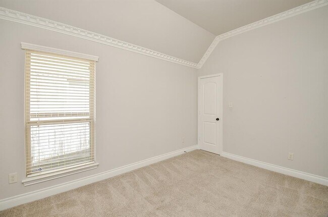 Building Photo - 27011 Cliff Pointe Ln