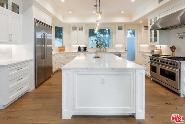 Building Photo - 345 S Saltair Ave