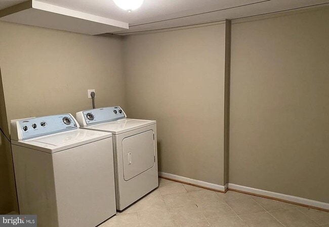 Building Photo - 6802 Cedar Loch Ct