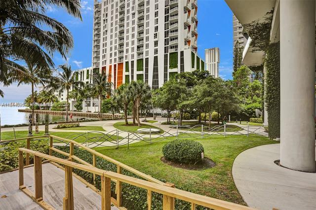 Building Photo - 460 NE 28th St