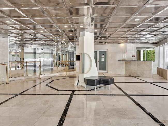 Building Photo - 1881 Washington Ave