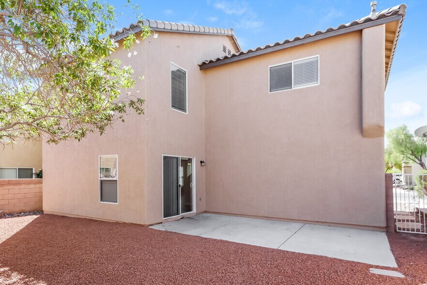 Building Photo - 4792 W Shelbourne Ave