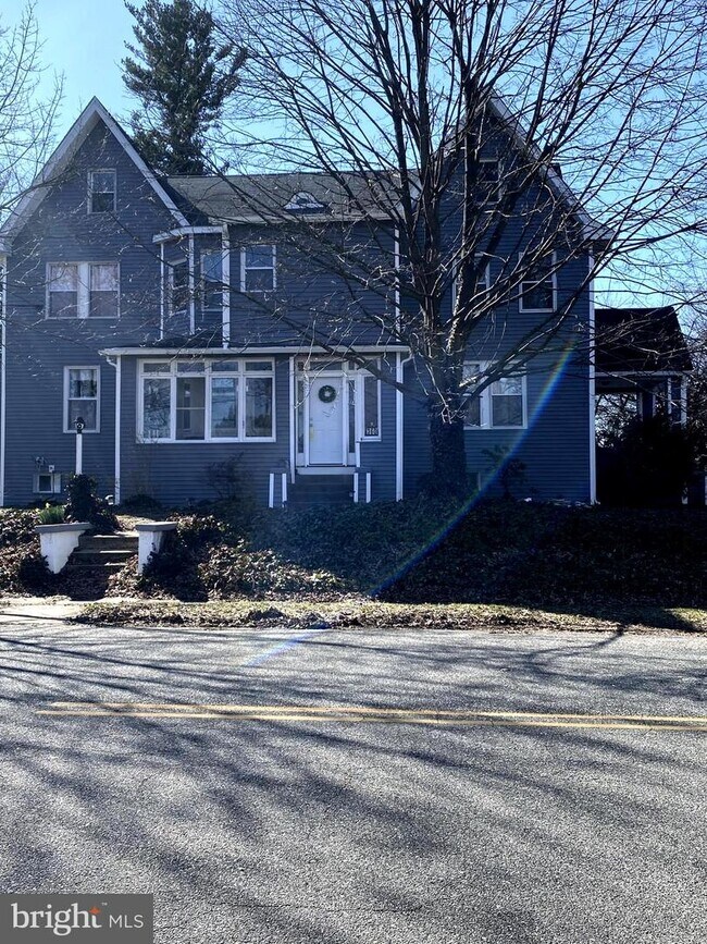 Building Photo - 360 Elm Ave