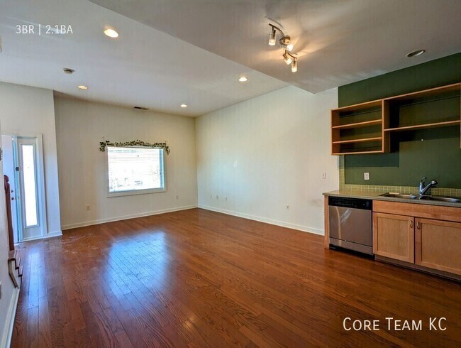 Building Photo - 2911 Cherry St