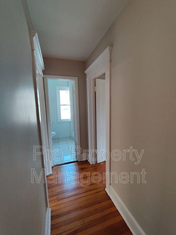 Building Photo - 35 Fairfield St