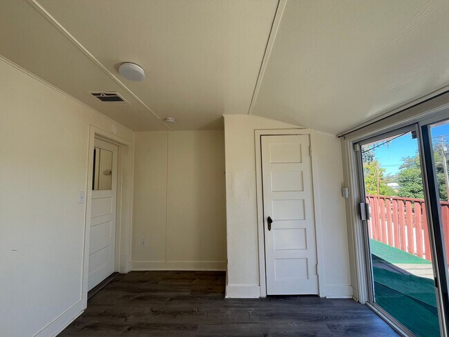 Building Photo - 1434