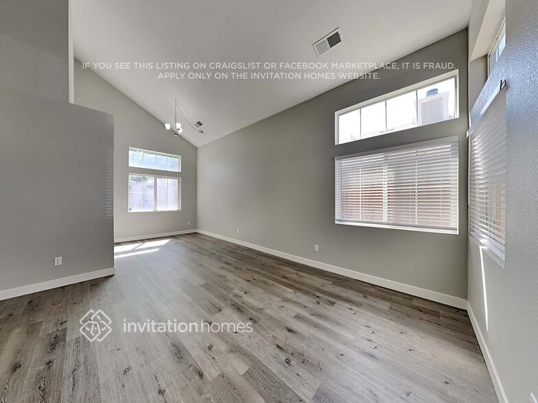 Building Photo - 8374 Hillsbrook Dr