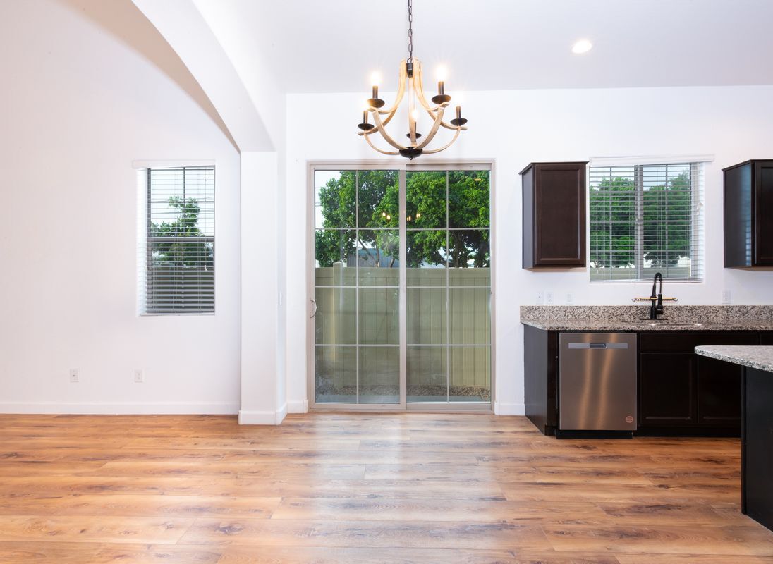 Building Photo - 1367 S Country Club Dr