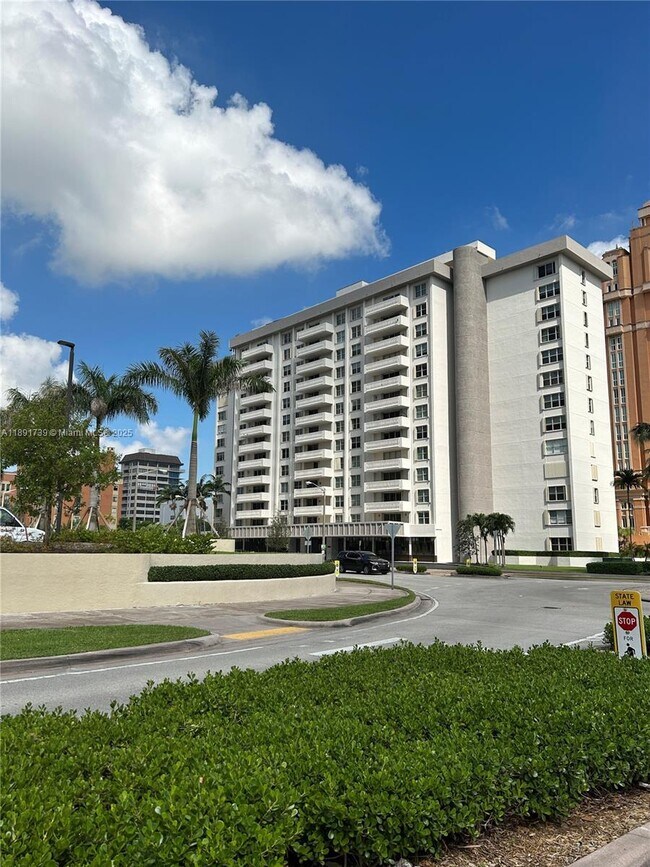 Building Photo - 625 Biltmore Way