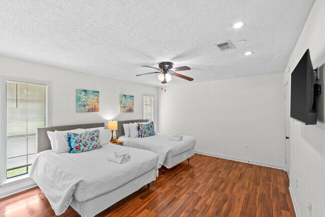 Building Photo - 12336 Perkins Rd