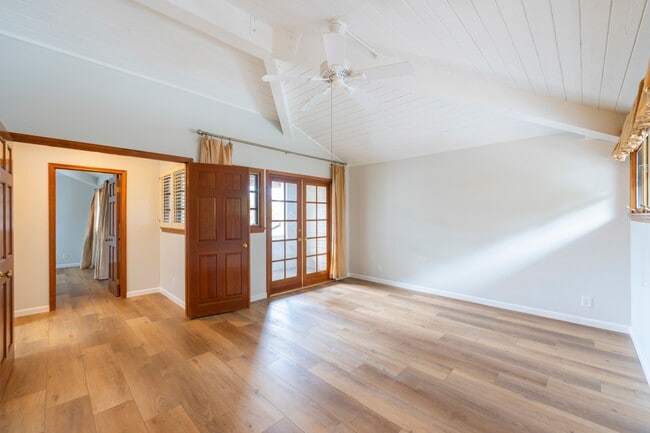 Building Photo - 26 Sausalito Cir E