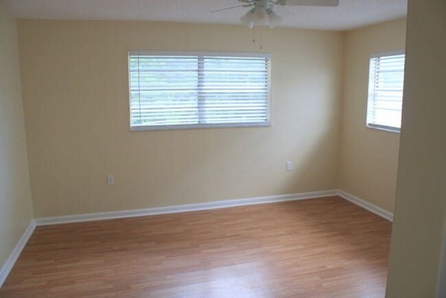 Building Photo - lovely one story duplex