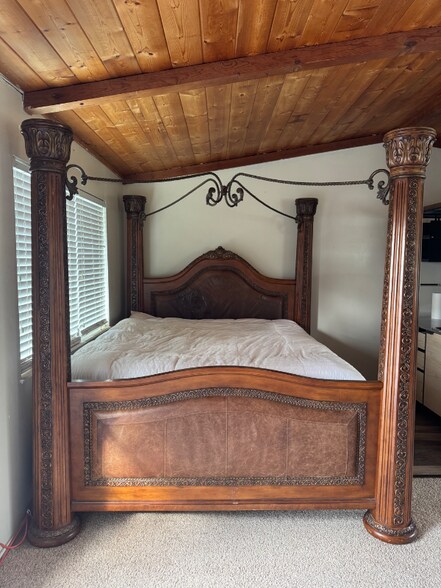 Building Photo - 4859 Stuart Dr