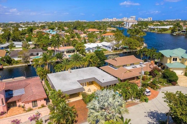 Building Photo - 2213 NE 16th St