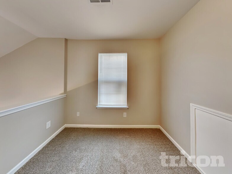 Building Photo - 7432 Hidden Creek Dr