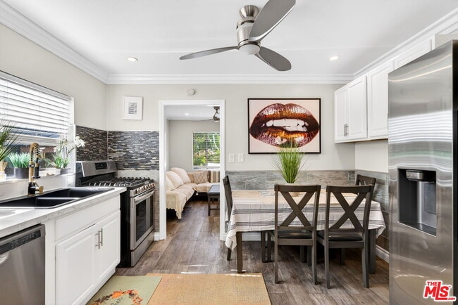 Building Photo - 1200 Tamarind Ave