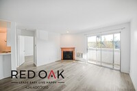 Building Photo - Lovely Two Bedroom with Spacious Rooms, St...