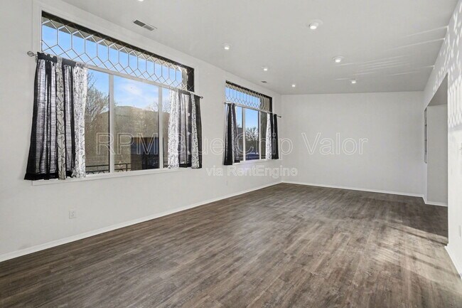 Building Photo - 1119 E McMillan St