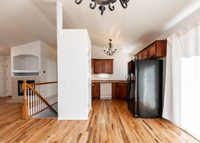 Building Photo - 4 Bed Rancher in District 20!!!