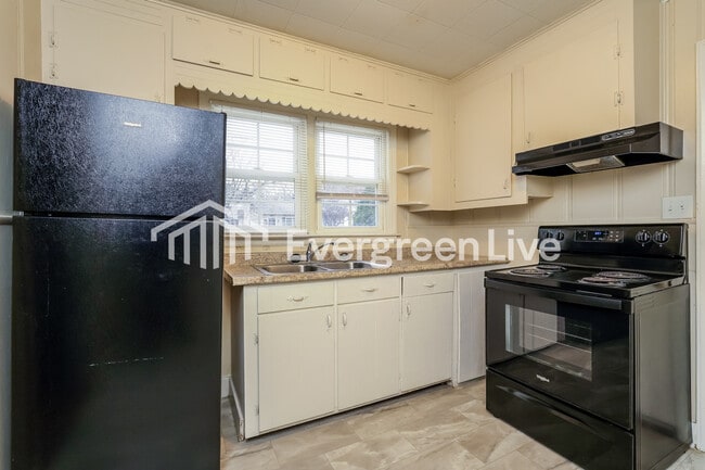 Building Photo - 222 Charles Ave