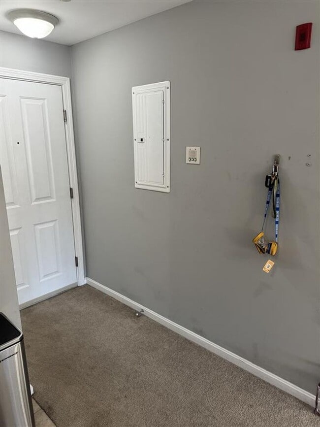 Building Photo - 18 Smithwheel Rd