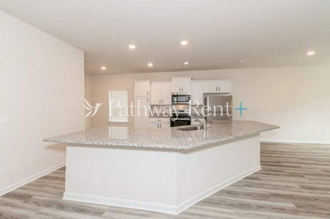 Building Photo - 603 Mackenzie Cv