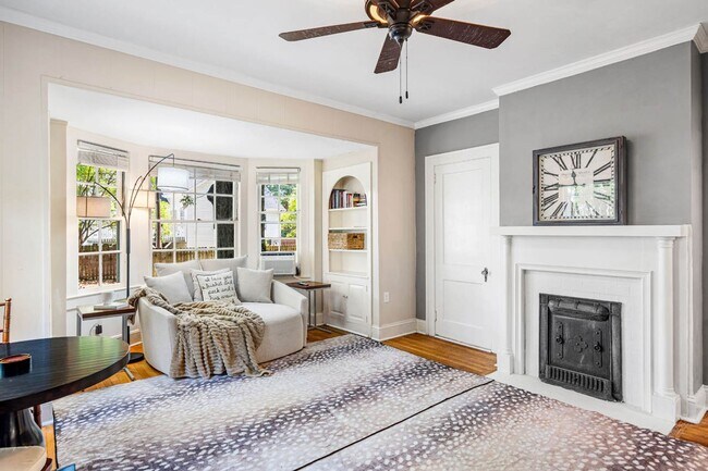 Building Photo - Stunning 3 bedroom FURNISHED MID-TERM RENTAL home in historic downtown Burlington