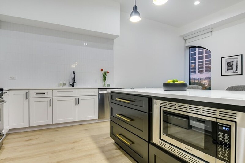 Building Photo - 507 Sabine St