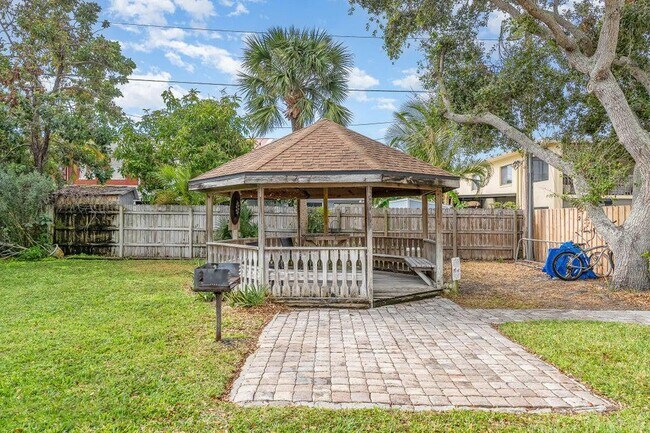 Building Photo - 211 Circle Dr