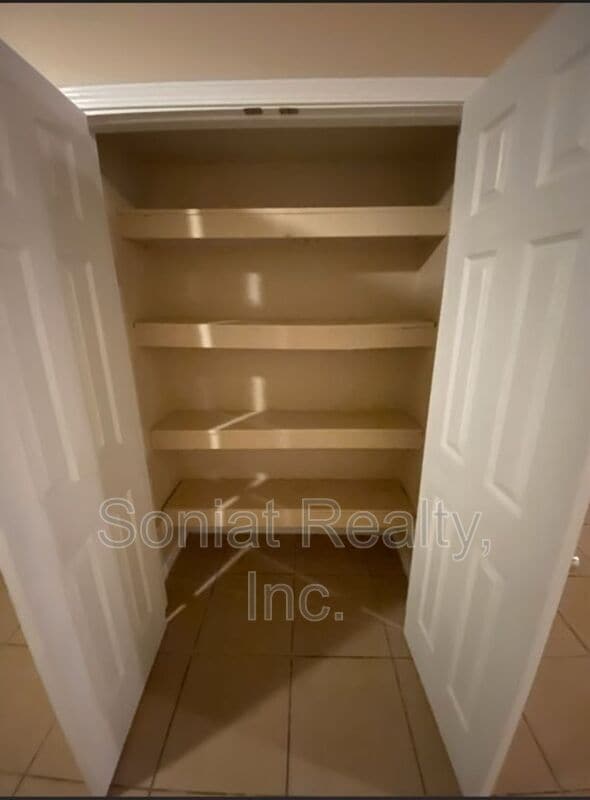 Building Photo - 7202 Salem Dr