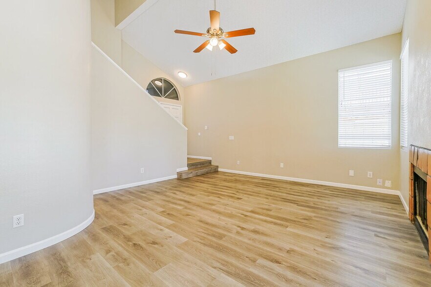 Building Photo - 4005 E Woodland Dr
