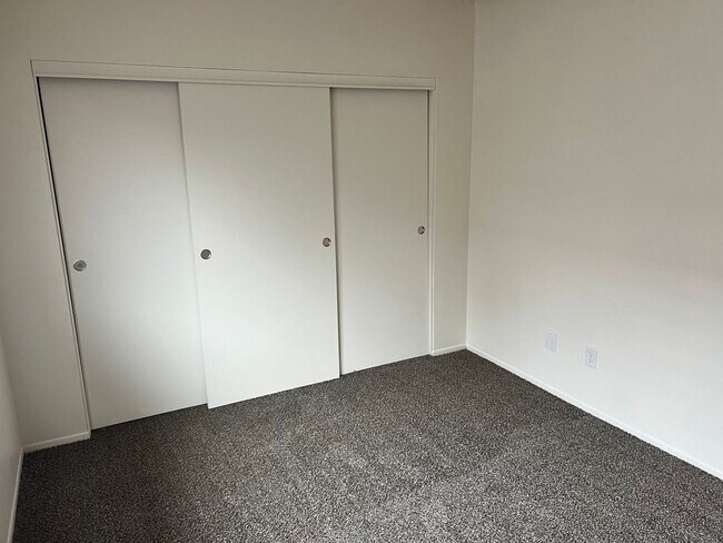 Building Photo - 5409 Tupper Ct