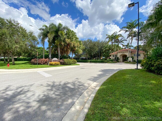 Building Photo - 6519 Lucaya Ave