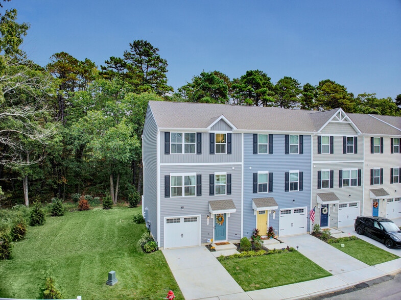 Primary Photo - 1001 Cyprus Ct