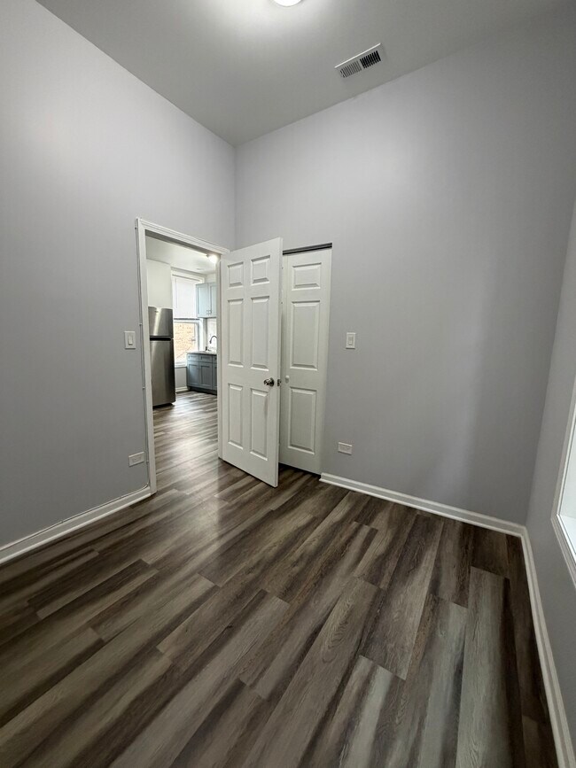 Building Photo - 240 W 24th St