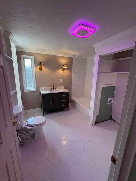 Building Photo - 589 Mountain Rd