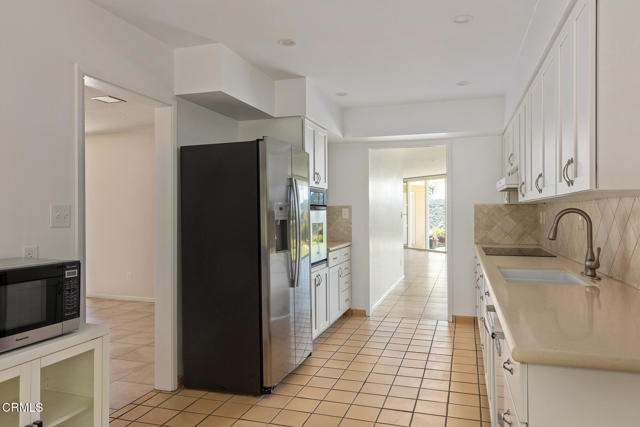 Building Photo - 2075 Linda Flora Dr
