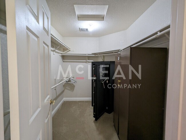 Building Photo - Four Bedroom Oasis - With Solar!