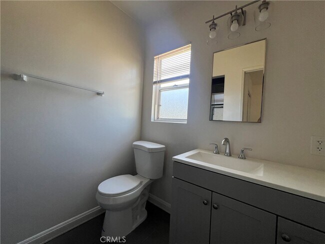 Building Photo - 5920 Willowcrest Ave