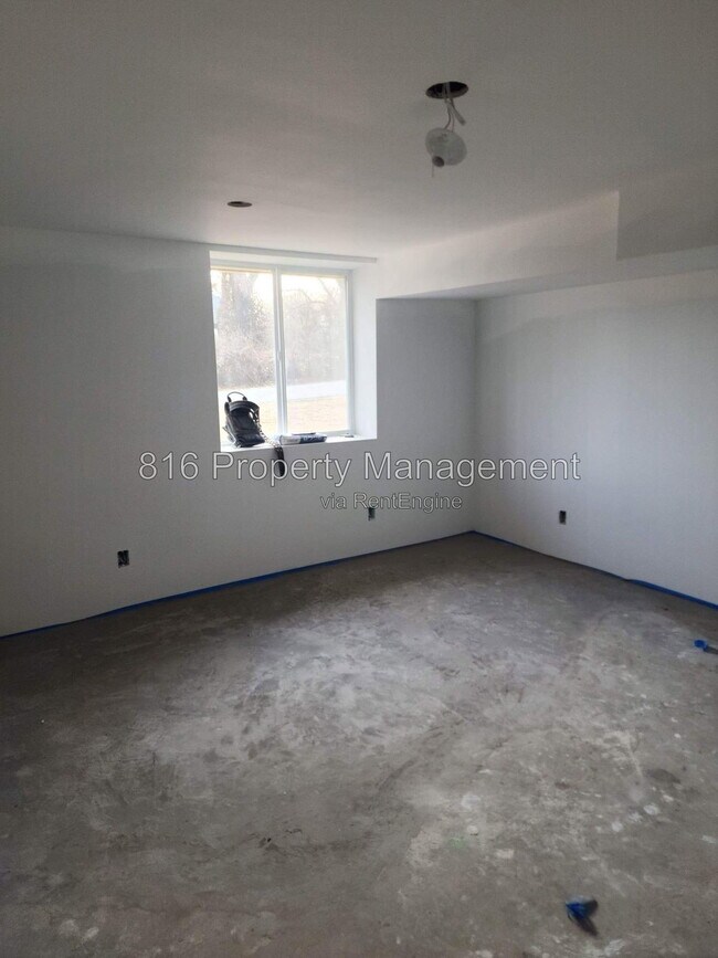 Building Photo - 1111 E Sea Ave
