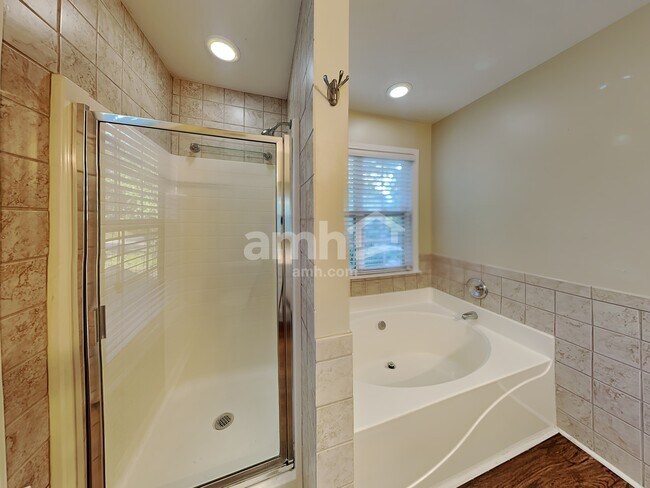 Building Photo - 15674 Birkdale Commons Pky